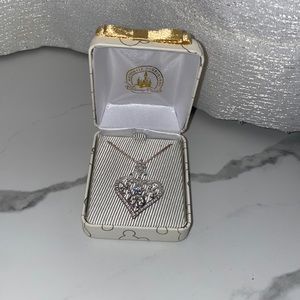 Disney Parks Heart necklace